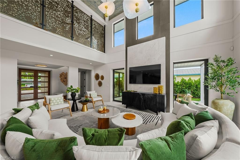 1261 13th Ave N, Naples, FL 34102 Photo