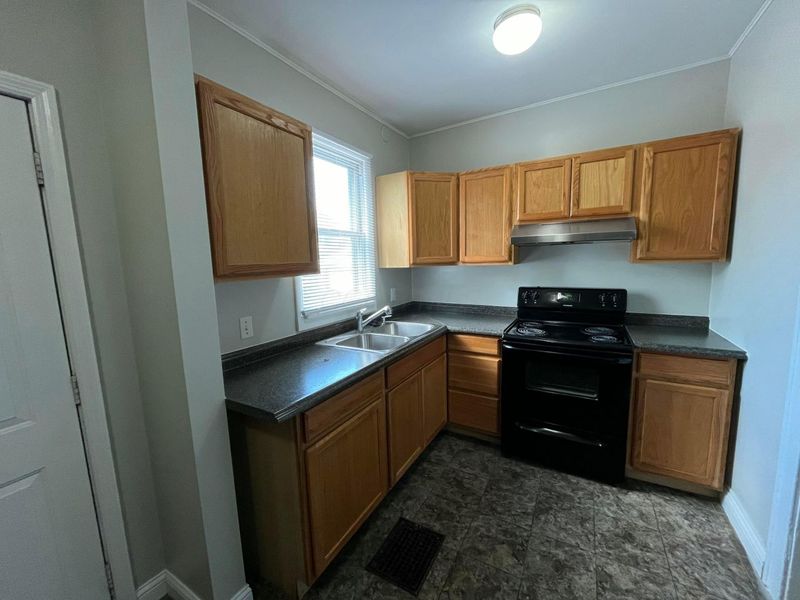 2395 Summit Street, Columbus, OH 43202 Photo 12