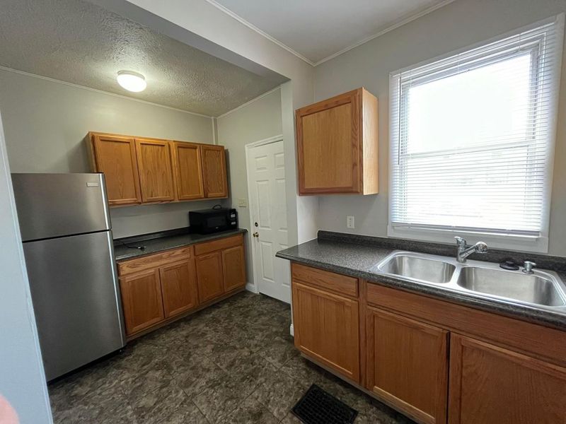 2395 Summit Street, Columbus, OH 43202 Photo 13