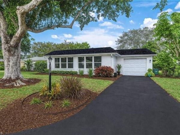 233 YORKSHIRE CT, NAPLES, FL 34112