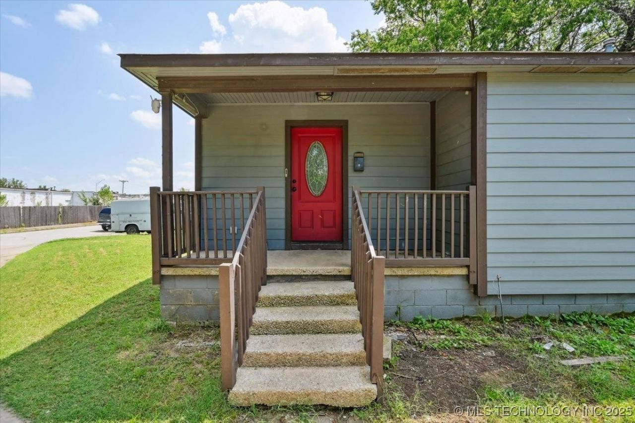 2420 N Oxford Avenue, Tulsa, OK 74115 Main Photo