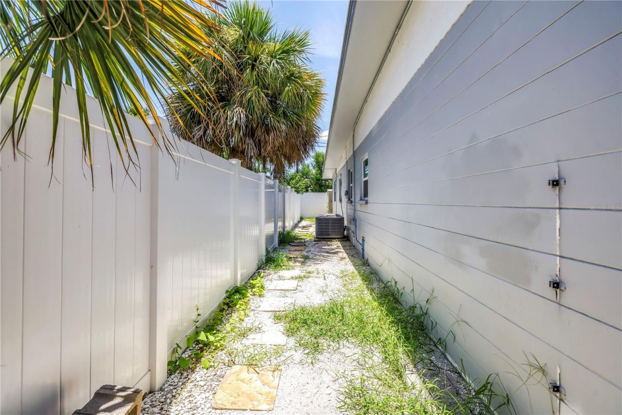 360 71st Avenue, Saint Pete Beach, FL 33706 Photo