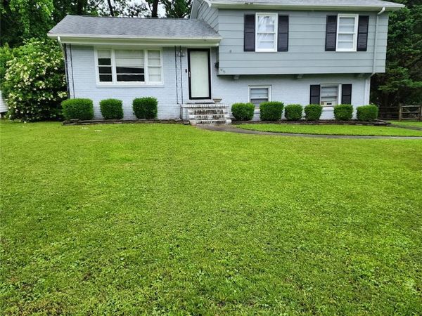 1615 Grovewood Drive, Charlotte, NC 28208