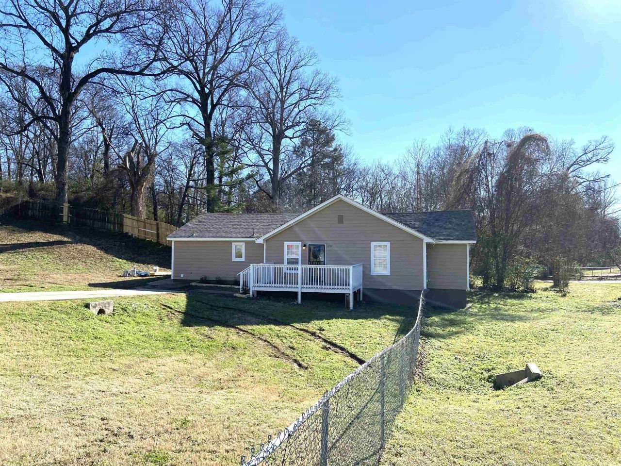 2766 Overton Crossing Rd, Memphis, TN 38127 Main Photo