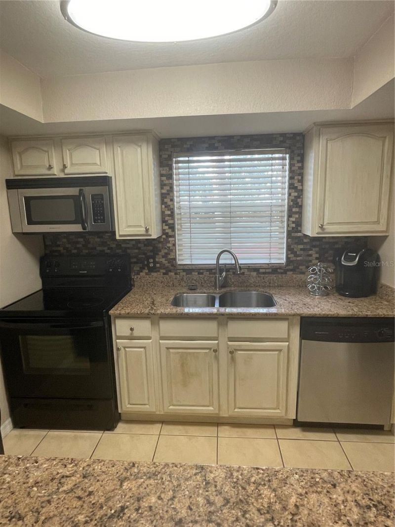 912 La Costa Circle, Unit 3, Sarasota, FL 34237 Photo