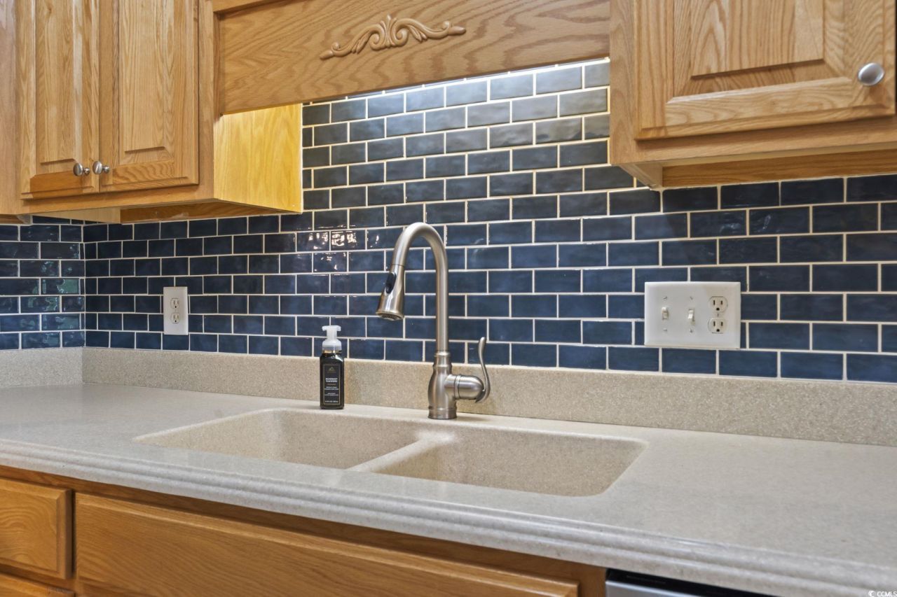 188 Governors Loop Photo 12