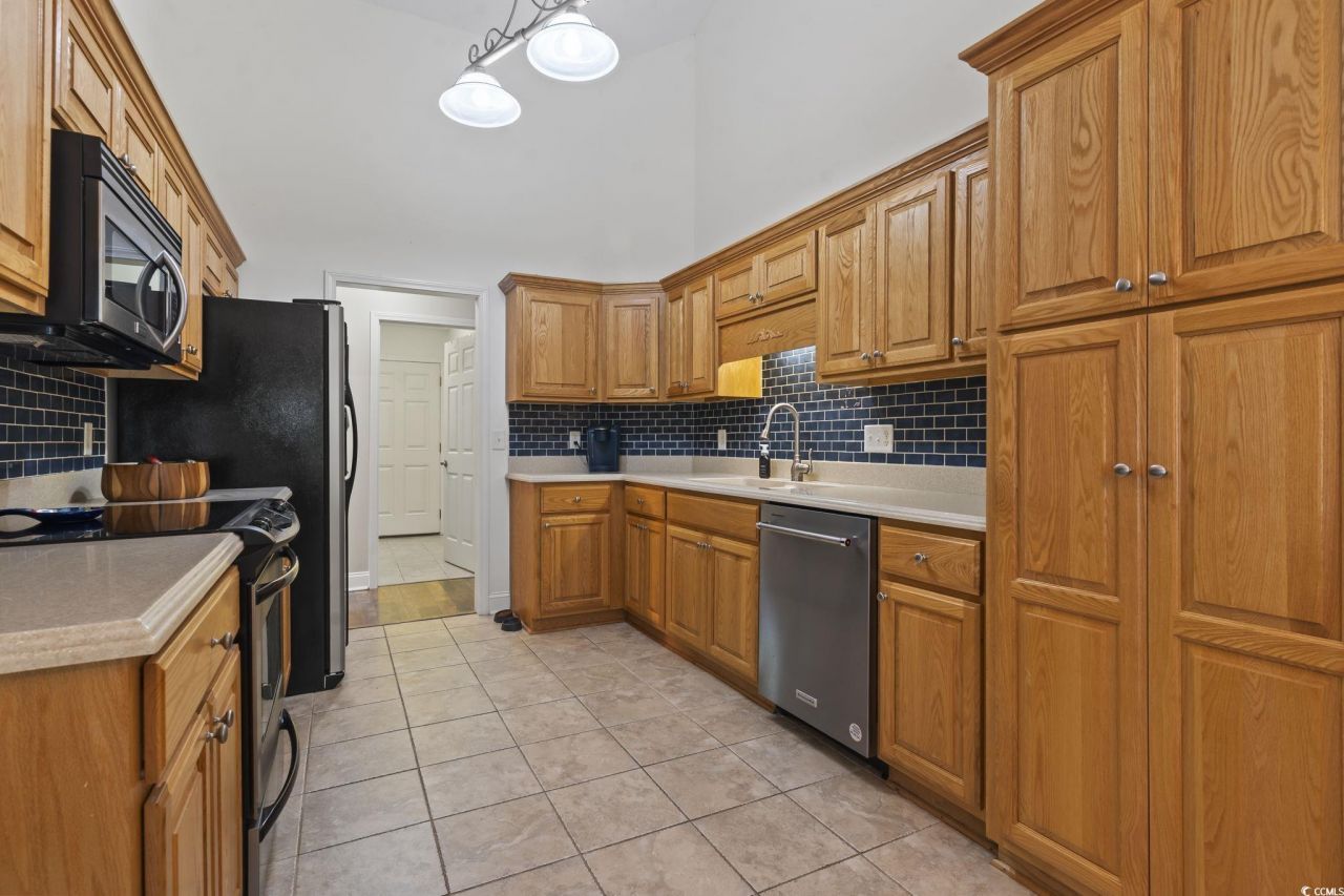 188 Governors Loop Photo 14