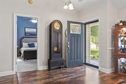 188 Governors Loop photo 4