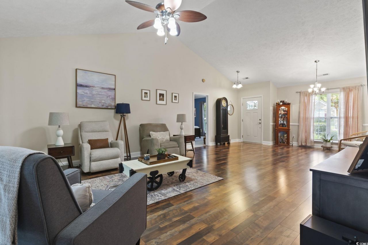 188 Governors Loop Photo 4