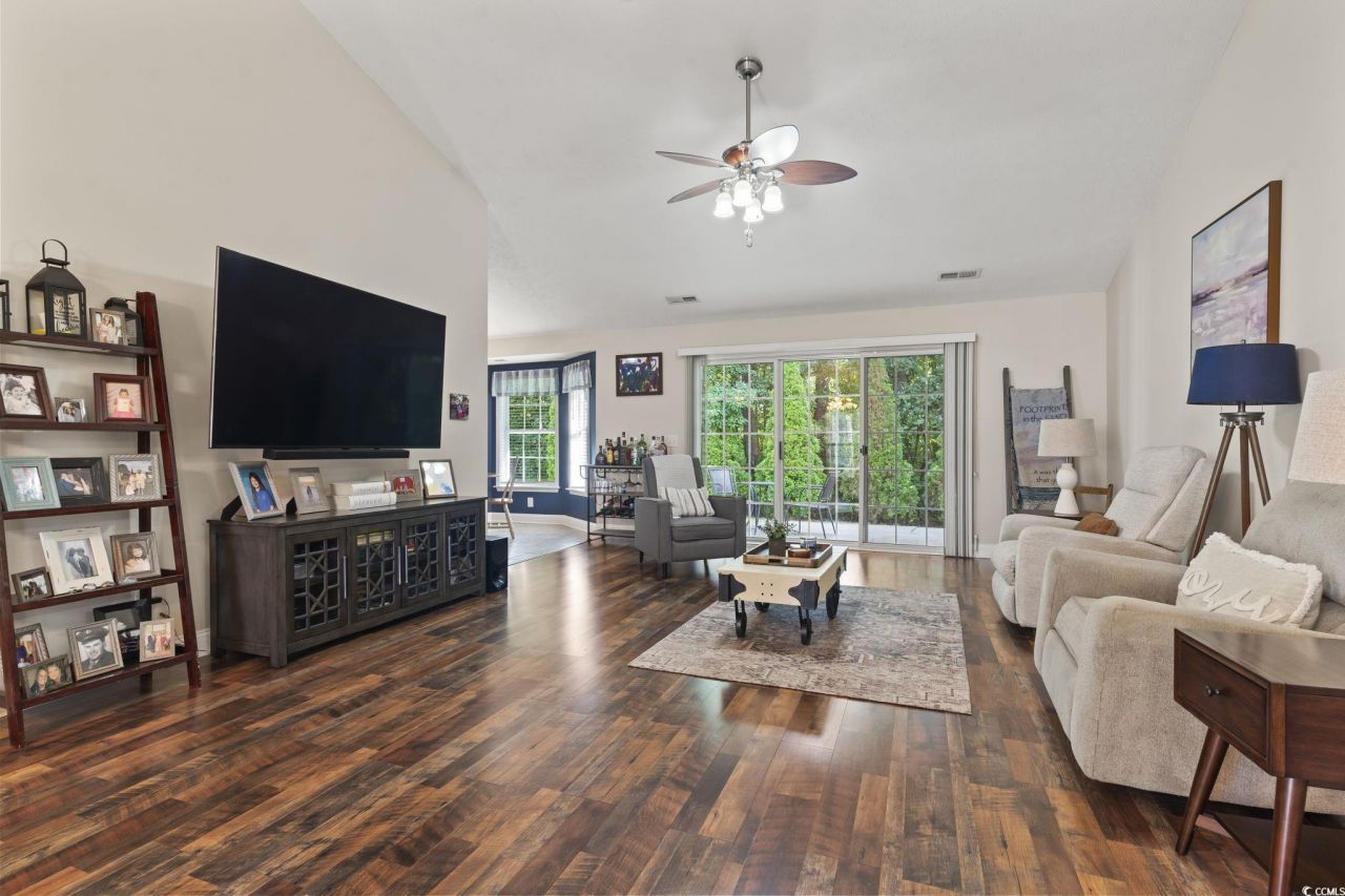 188 Governors Loop Photo 7