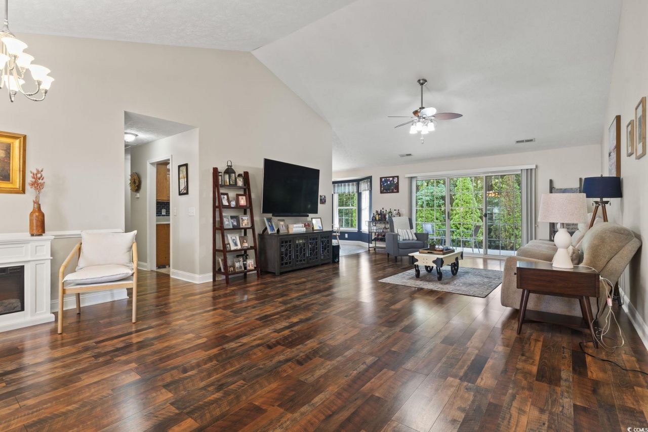 188 Governors Loop Photo 8