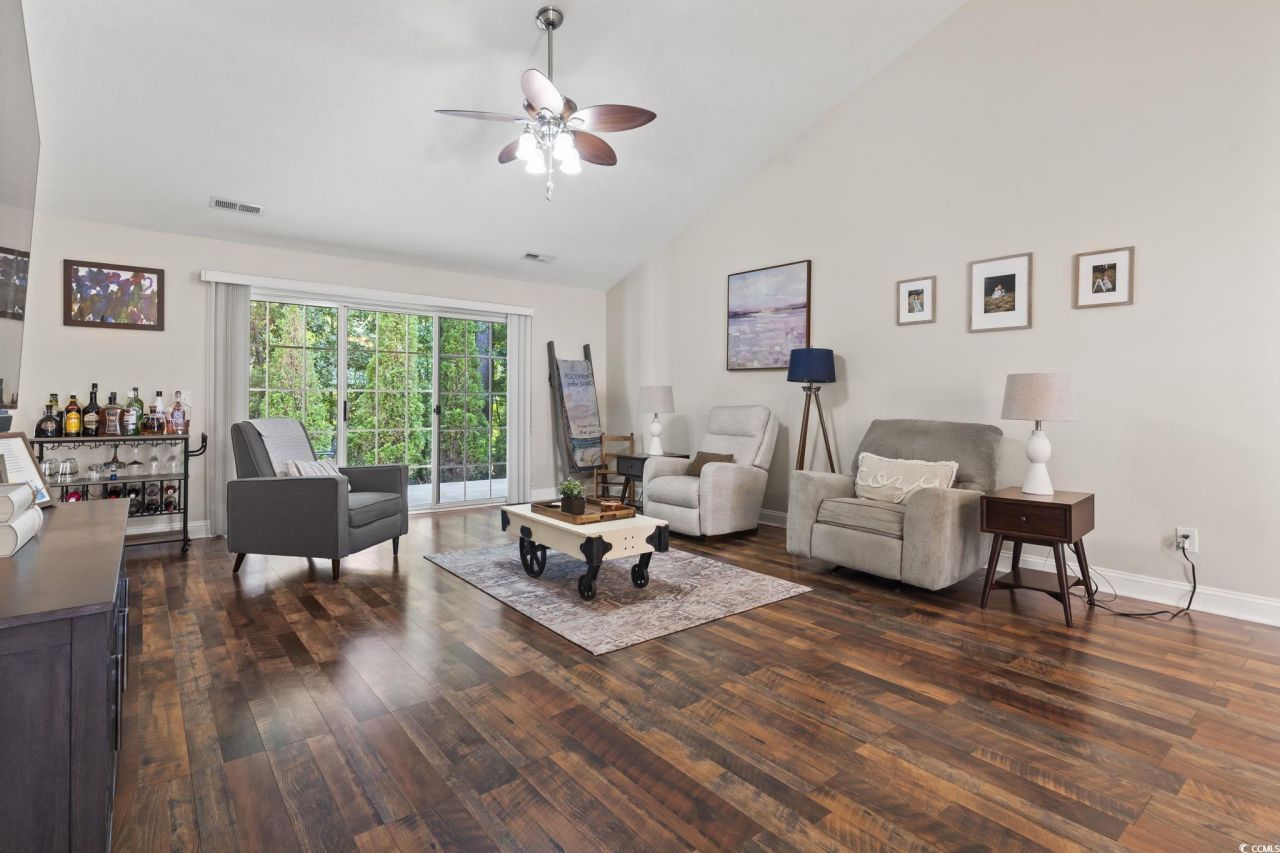 188 Governors Loop Photo 9