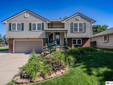 2208 Deerfield Avenue, Fremont, NE 68025