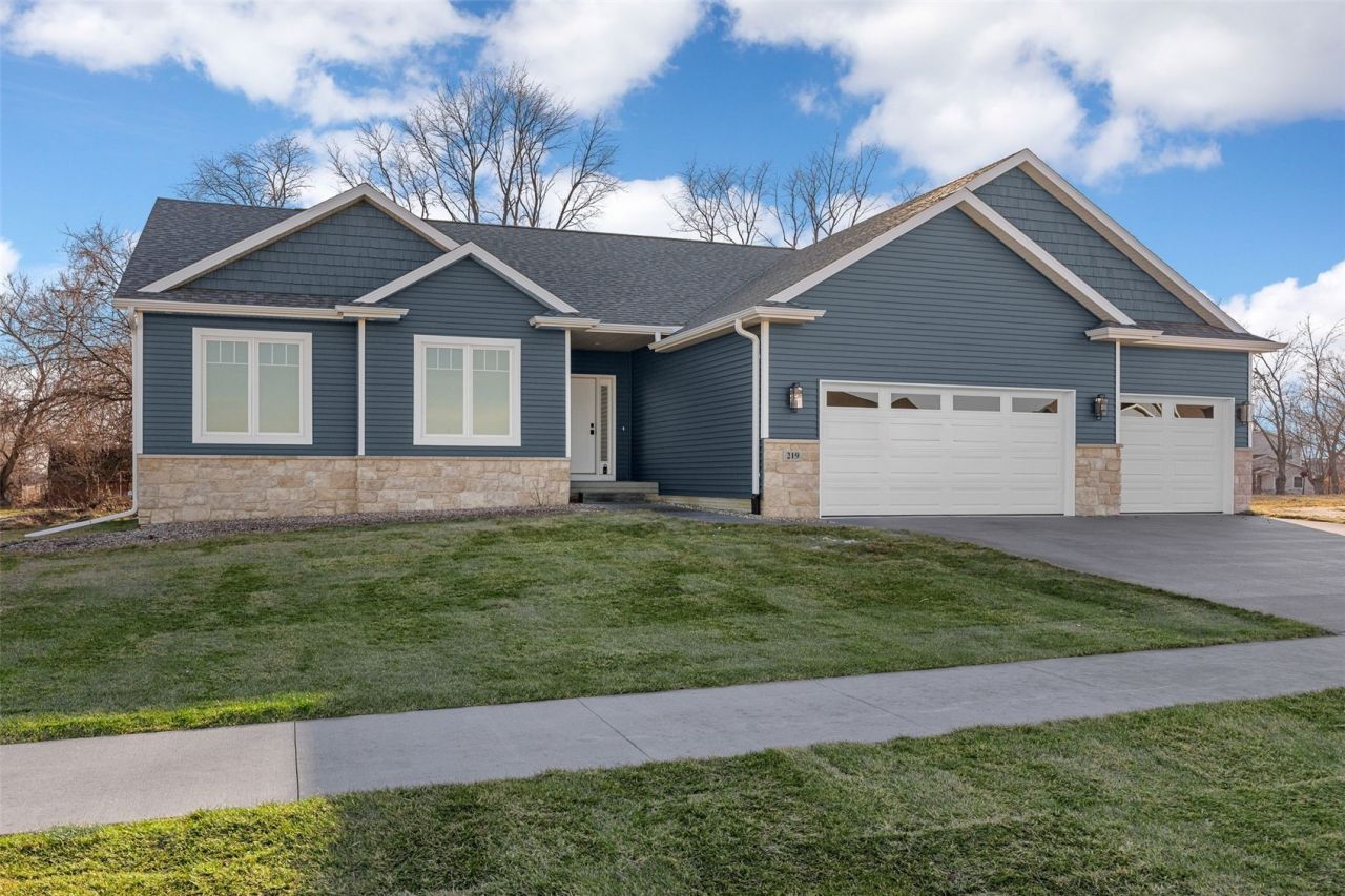 219 Mccarran Avenue Ne, Cedar Rapids, IA 52402 Main Photo