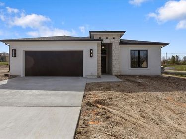 9736 N Montclair Avenue, Kansas City, MO 64153