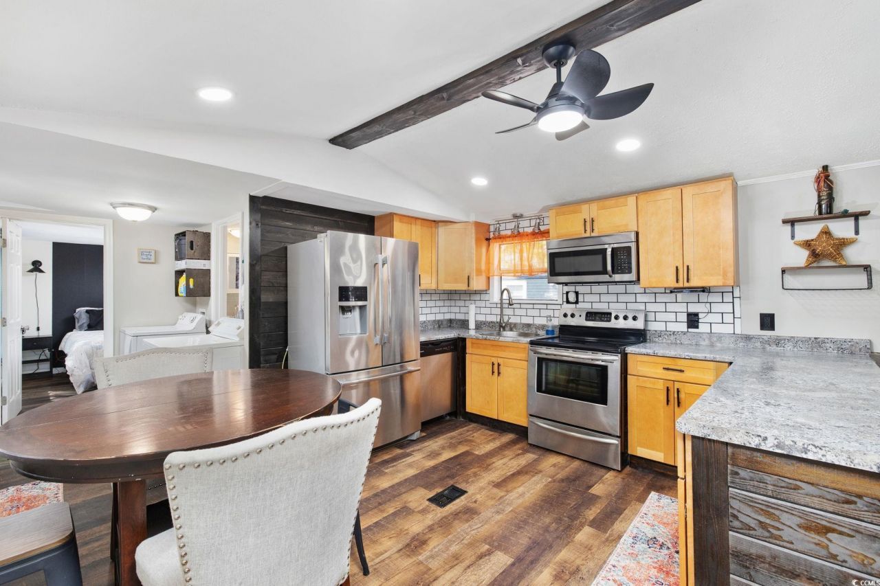 4614 Albatross St. Photo 10