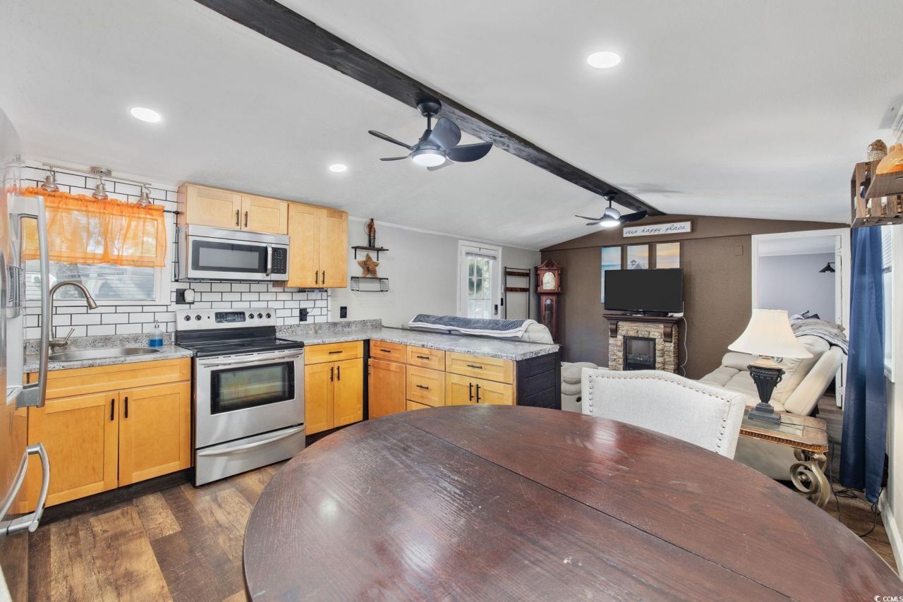 4614 Albatross St. Photo 11