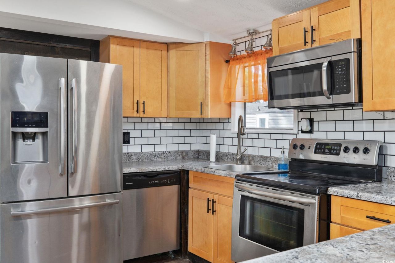 4614 Albatross St. Photo 12