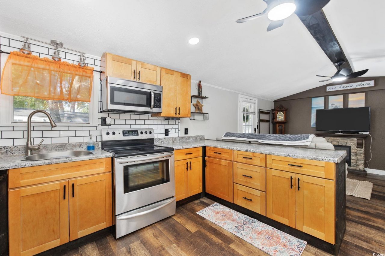 4614 Albatross St. Photo 13