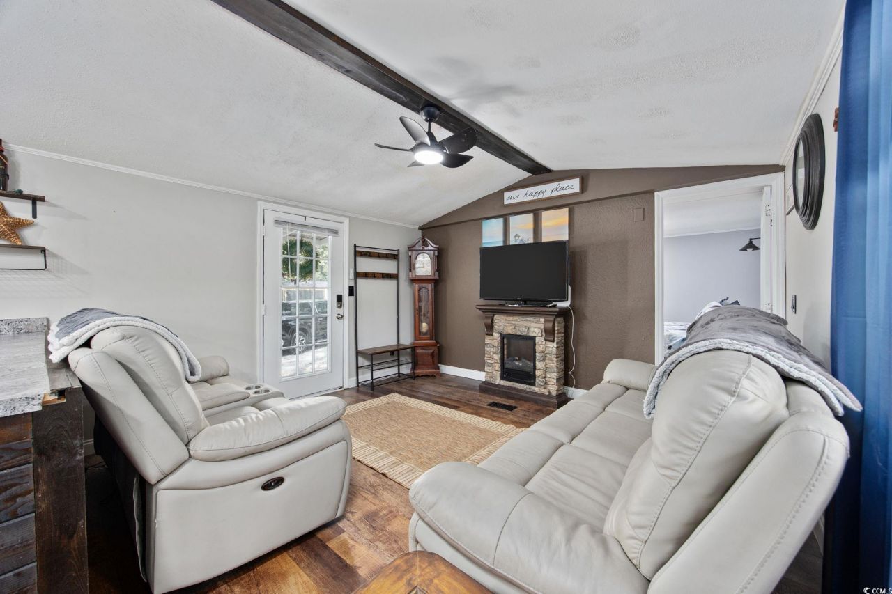 4614 Albatross St. Photo 6