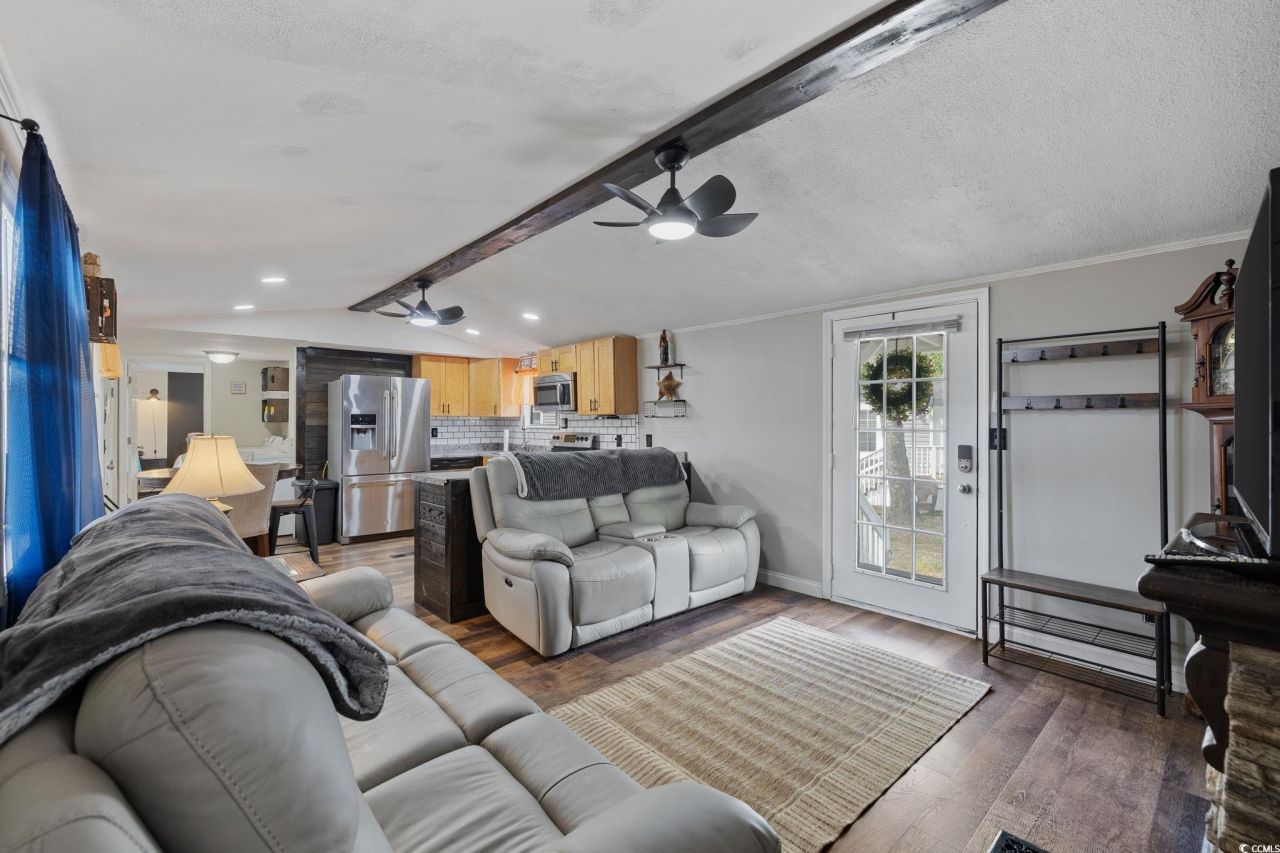 4614 Albatross St. Photo 7