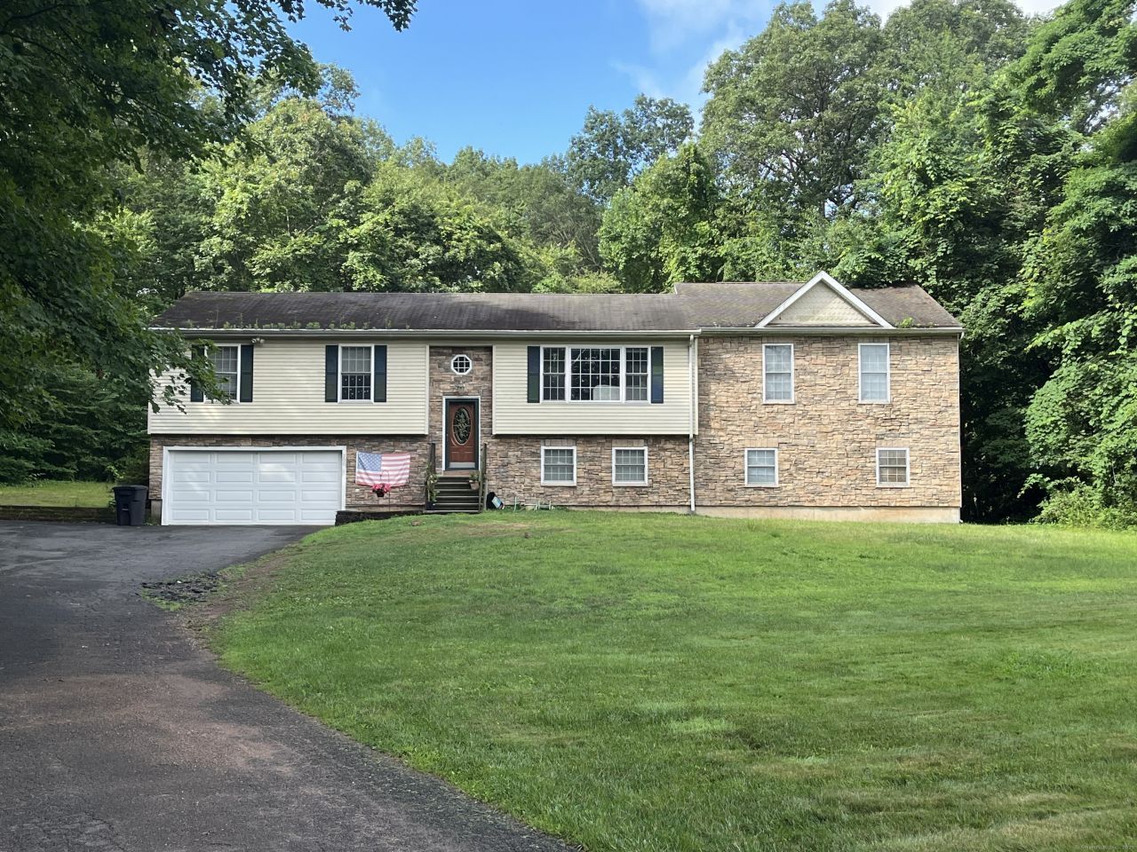 300 Foxon Hill, East Haven, CT 06513 Main Photo