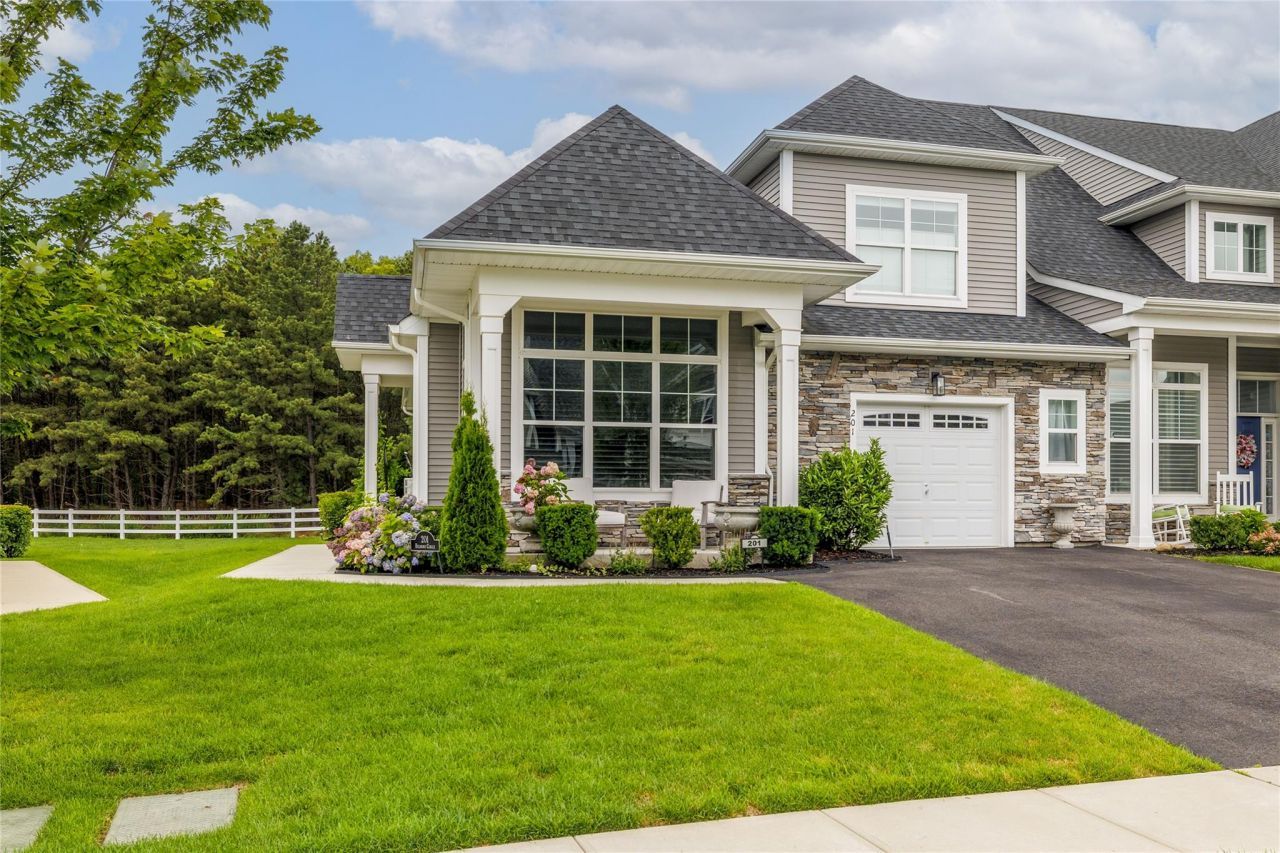 201 Belmont Circle, Unit 201, Yaphank, NY 11980 Main Photo