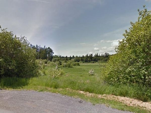 4140 Gillie Rd, Saanich, BC V9E 2C7