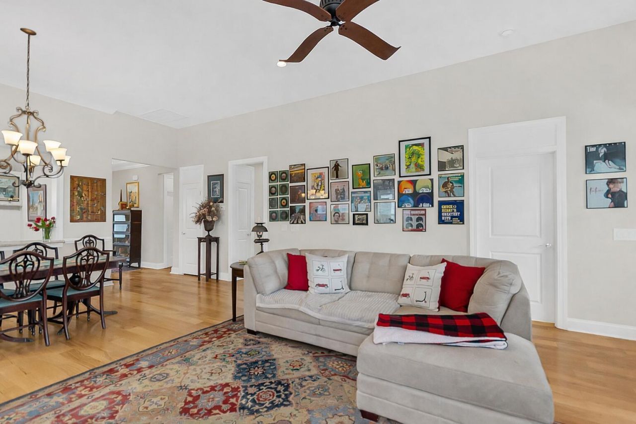 4020 Wood Violet Lane Photo 14