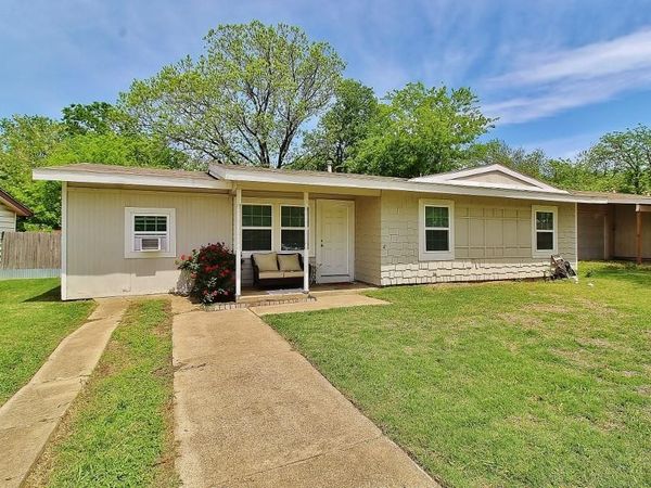 911 E Lovers Lane, Arlington, TX 76010