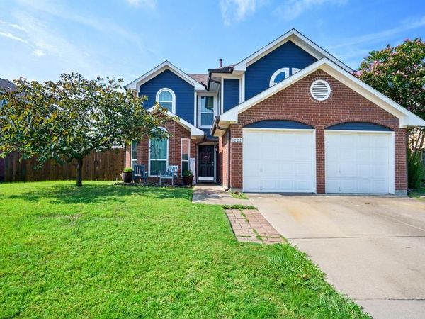 1222 Falling Water Drive, Lewisville, TX 75067