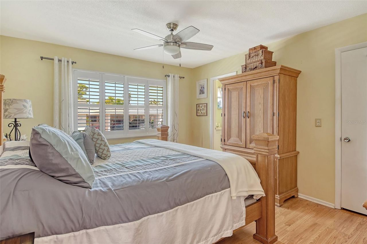 2308 Waterbluff Place, Unit V304, Sarasota, FL 34231 Photo