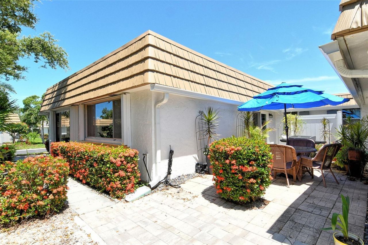 2308 Waterbluff Place, Unit V304, Sarasota, FL 34231 Photo