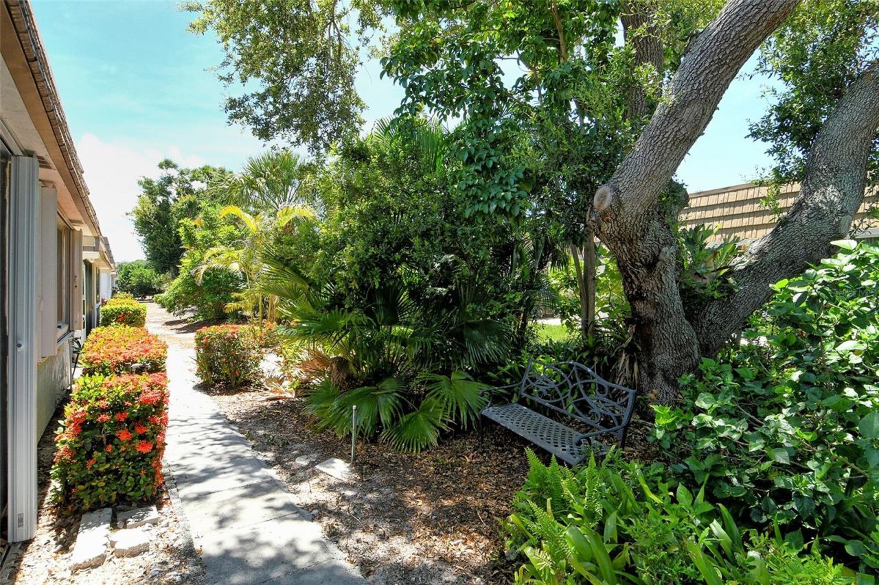 2308 Waterbluff Place, Unit V304, Sarasota, FL 34231 Photo