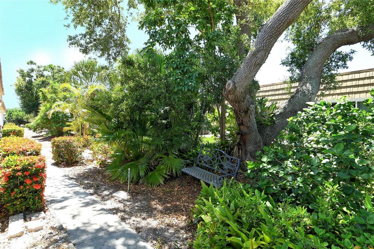 2308 Waterbluff Place, Unit V304, Sarasota, FL 34231 Photo