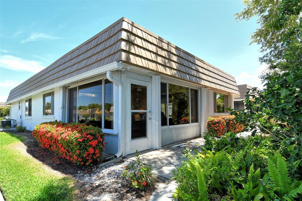 2308 Waterbluff Place, Unit V304, Sarasota, FL 34231 Photo
