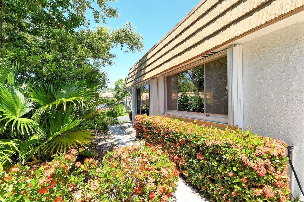 2308 Waterbluff Place, Unit V304, Sarasota, FL 34231 Photo
