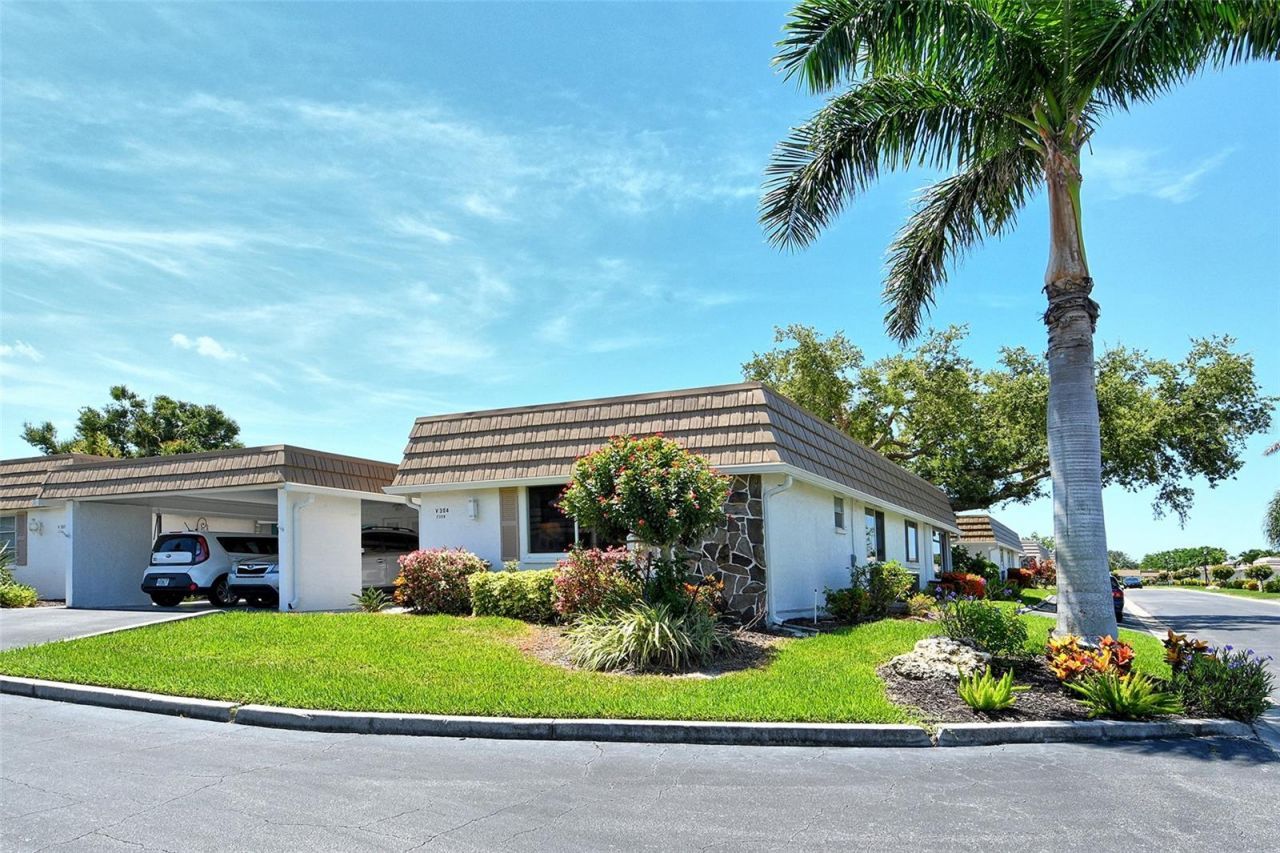2308 Waterbluff Place, Unit V304, Sarasota, FL 34231 Photo