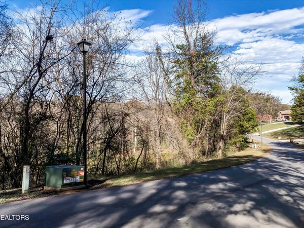 Cherokee Drive, Maryville, TN 37801