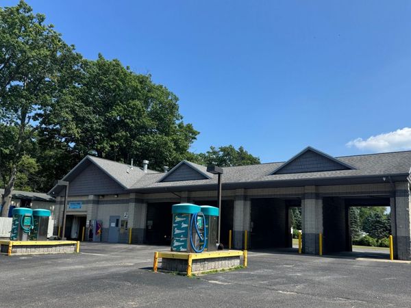 225 W Houghton Lake Drive, Prudenville, MI 48651