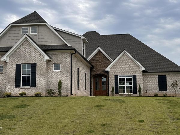 1735 Bakersfield Way, Nesbit, MS 38651