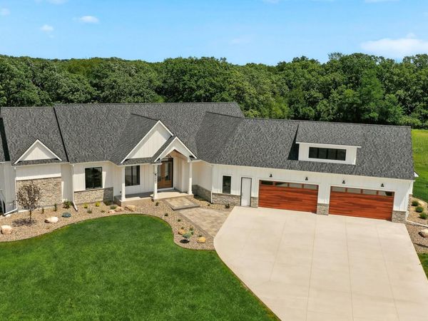 4868 Royal Oaks Circle SW, Rochester, MN 55902