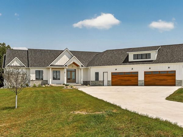 4868 Royal Oaks Circle SW, Rochester, MN 55902