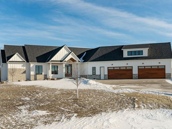 4868 Royal Oaks Circle SW, Rochester, MN 55902