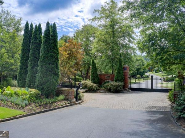 3869 Teesdale Court, Sandy Springs, GA 30350