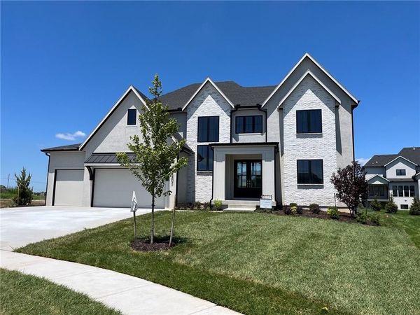 11802 W 181st Terrace, Overland Park, KS 66013