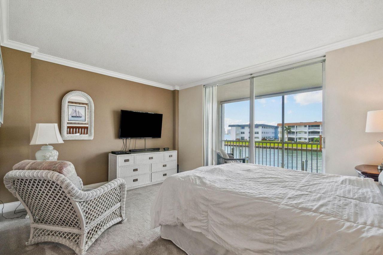 100 Paradise Harbour Boulevard, Unit 208, North Palm Beach, FL 33408 Photo