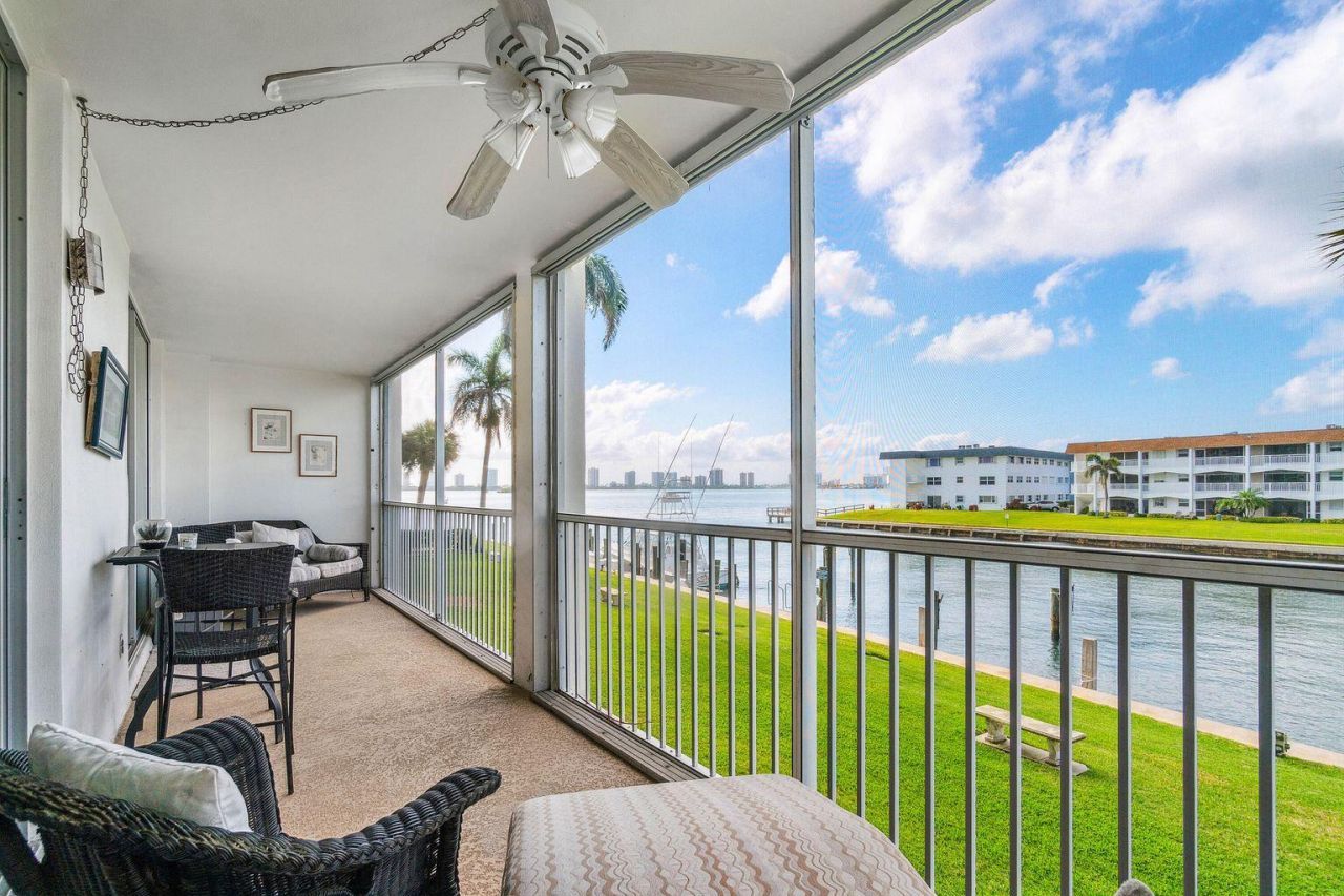 100 Paradise Harbour Boulevard, Unit 208, North Palm Beach, FL 33408 Photo