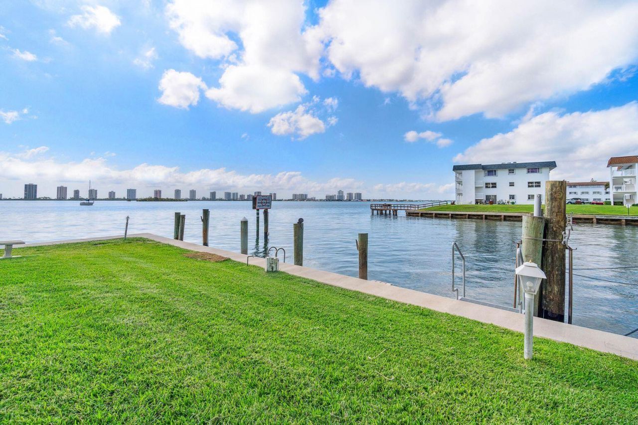 100 Paradise Harbour Boulevard, Unit 208, North Palm Beach, FL 33408 Photo