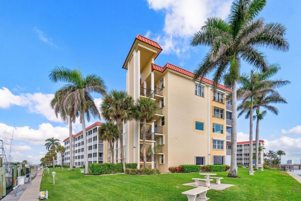 100 Paradise Harbour Boulevard, Unit 208, North Palm Beach, FL 33408 Photo
